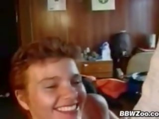 Debelušne middle-aged amaterke ženska sets up a porno