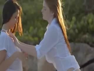 Blondie và cậu bé tóc nâu lezboes tình yêu