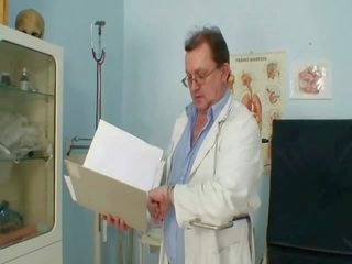 毛茸茸 海狸 奶奶 visits pervy 年輕 女士 surgeon