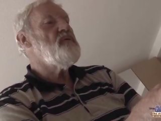 Стар млад - голям джонсън дядо прецака от тийн тя ближе дебел стар мъж фалос