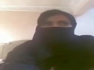 Muslim damsel showing big emjekler, mugt jemagat öňünde nudity sikiş video